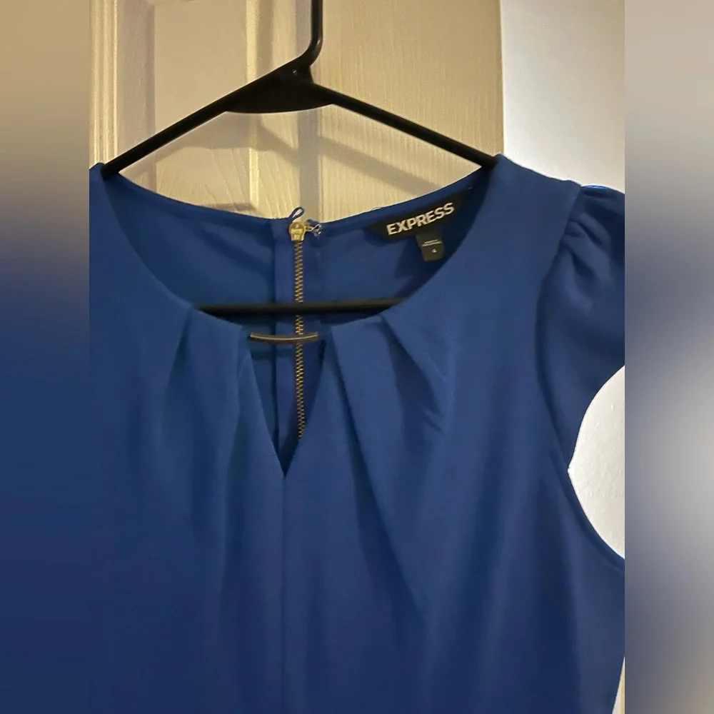 Express dress - Picture 2 of 3
